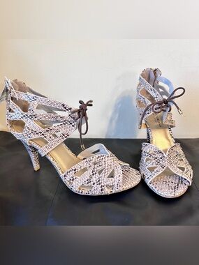Christian Siriano Tan Snakeskin Caged Cutout Zip Back Heel shoes Sandals NEW NWT